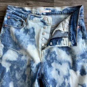 Levi’s Wedgie Straight Fit Bleach Wash Jeans